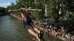 Popular city bans public alcohol amid heat wave as people take risks to cool down Gold Coast Accountants