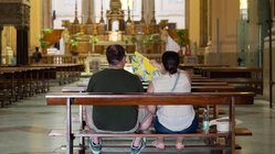 Tourist's church clothing hack leaves travelers sharply divided over sacred-site etiquette Gold Coast Accountants